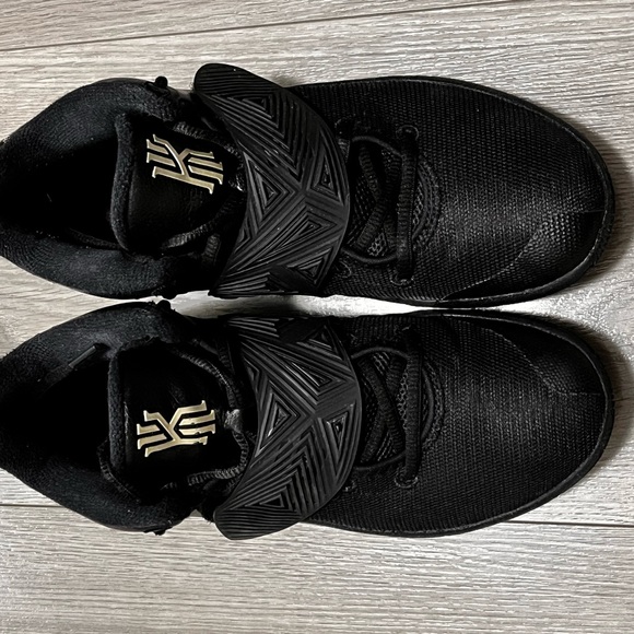 Nike Kyrie Flytrap 3 - Picture 2 of 7